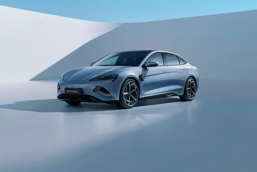 Creíamos que BYD era imparable con sus coches eléctricos: acaba de tener su primer tropiezo y sus beneficios se han desplomado un 30%